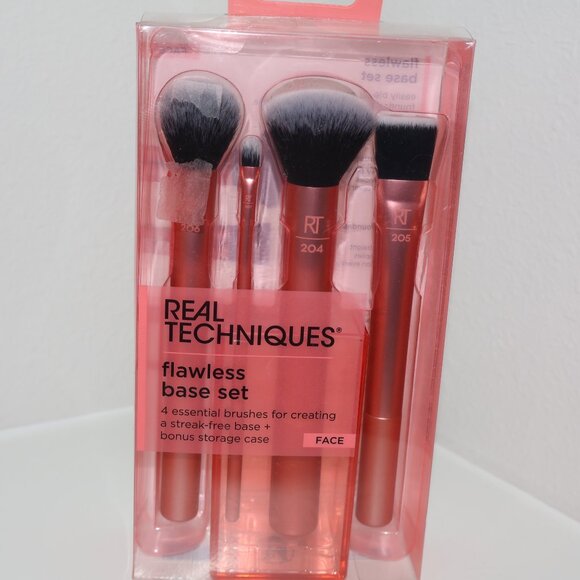 Real Techniques Flawless Base Brush Set (4 pcs + Case) – NEW - Picture 2 of 6